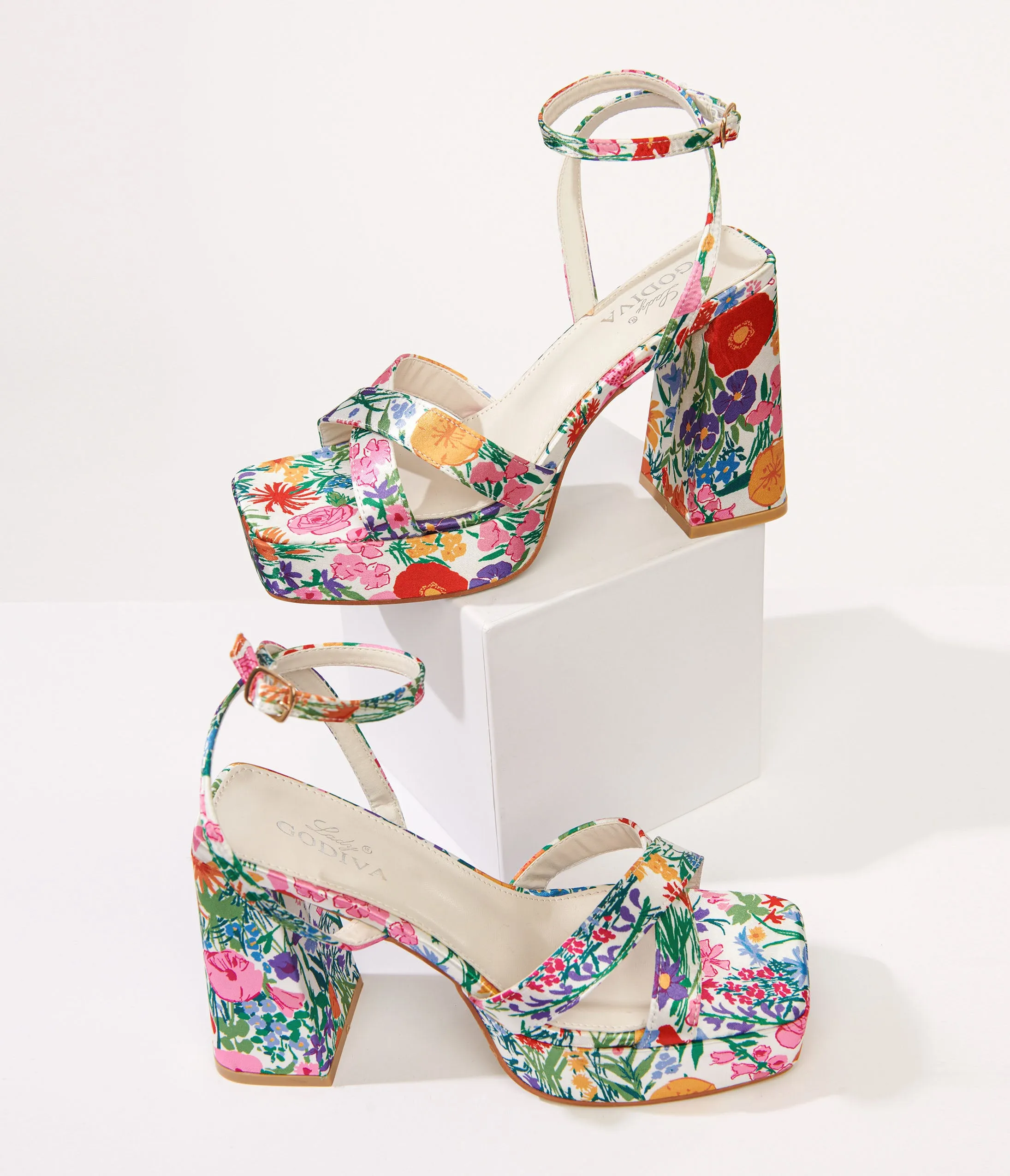 1970s White Floral Lexico Platform Sandals