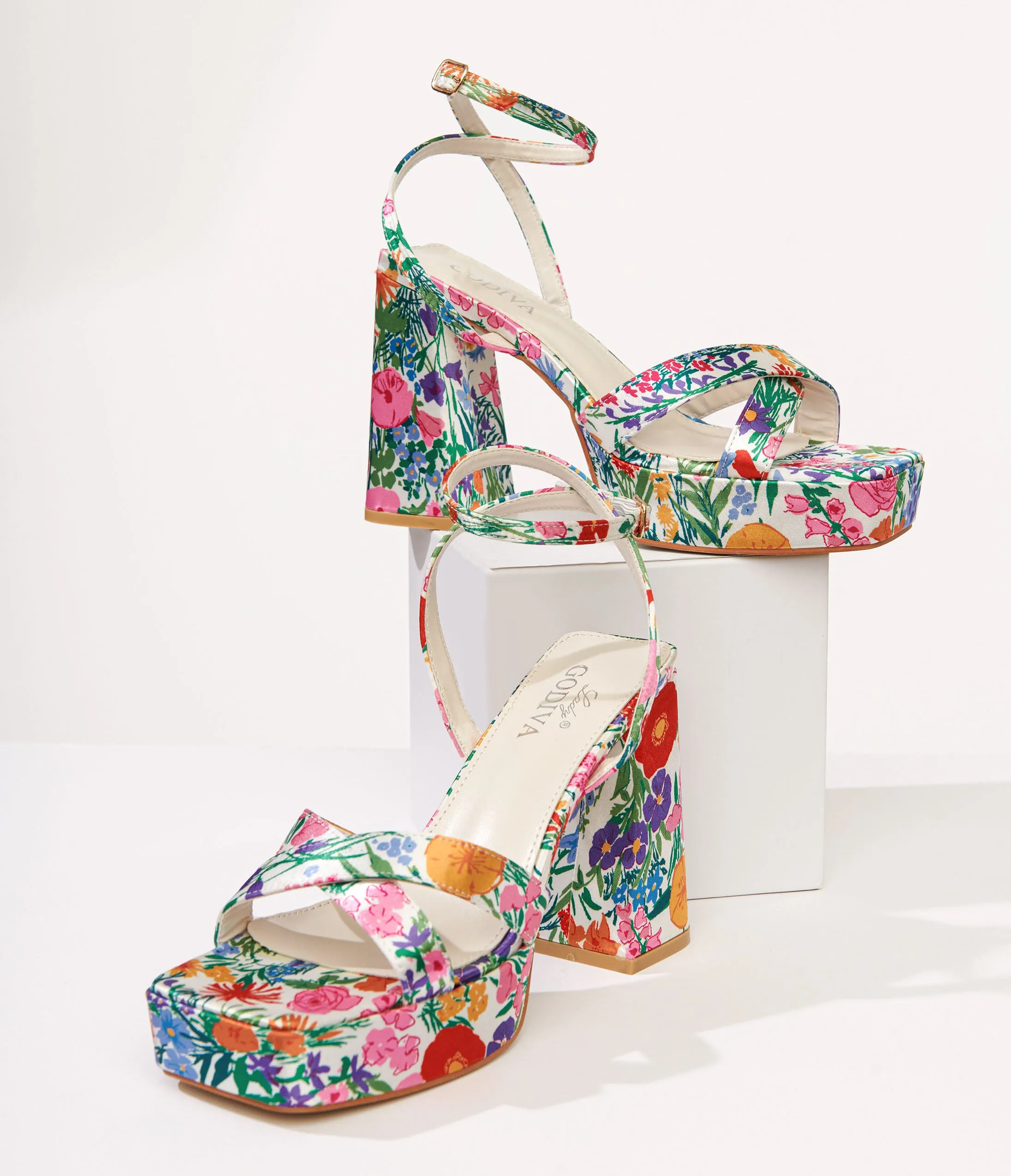 1970s White Floral Lexico Platform Sandals