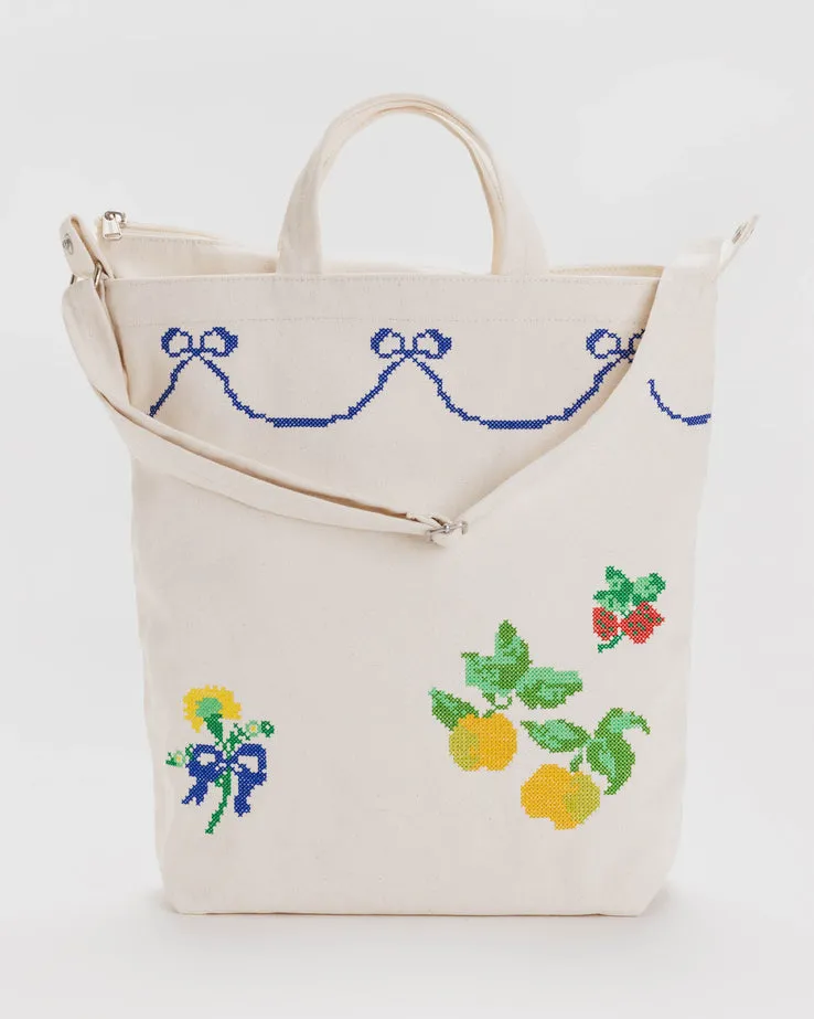 EMBROIDERED ZIP DUCK BAG