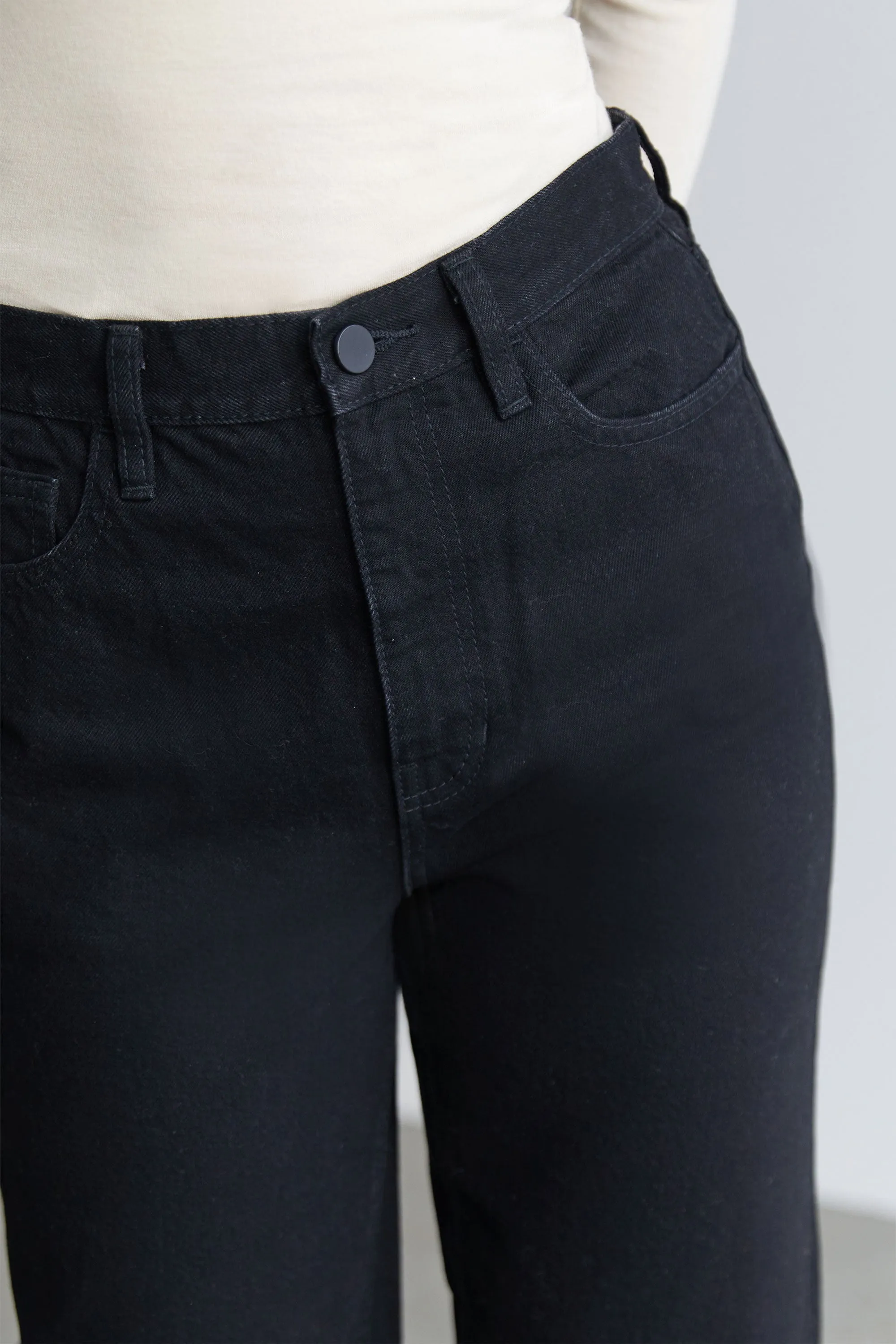 TAPERED BLACK JEANS